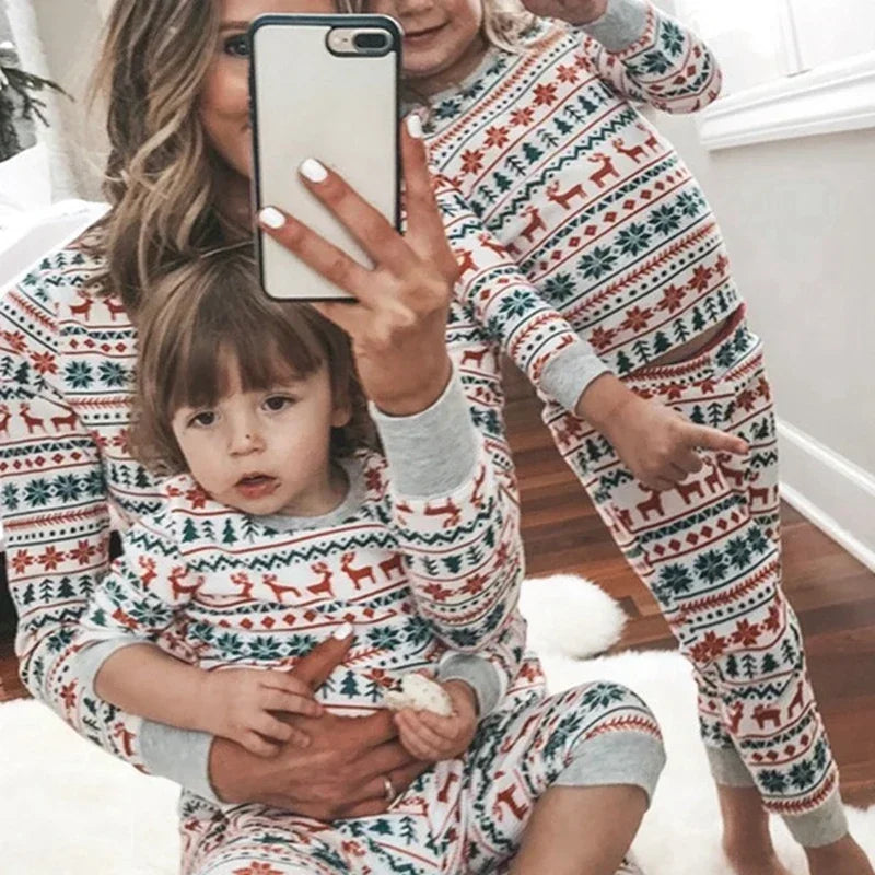 Unisex Winter Festival Pajamas Set – Soft Cotton & Polyester Blend, Full Sleeve Pullover for Cozy Comfort
