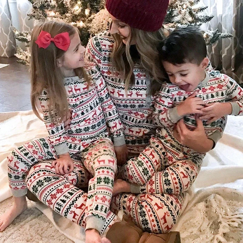 Unisex Winter Festival Pajamas Set – Soft Cotton & Polyester Blend, Full Sleeve Pullover for Cozy Comfort