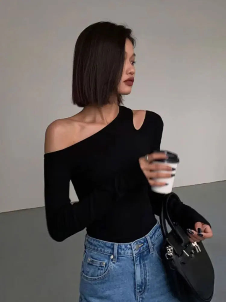 Off-shoulder Long-sleeved T-shirt