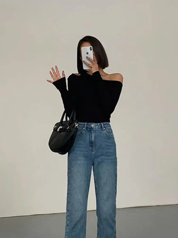 Off-shoulder Long-sleeved T-shirt